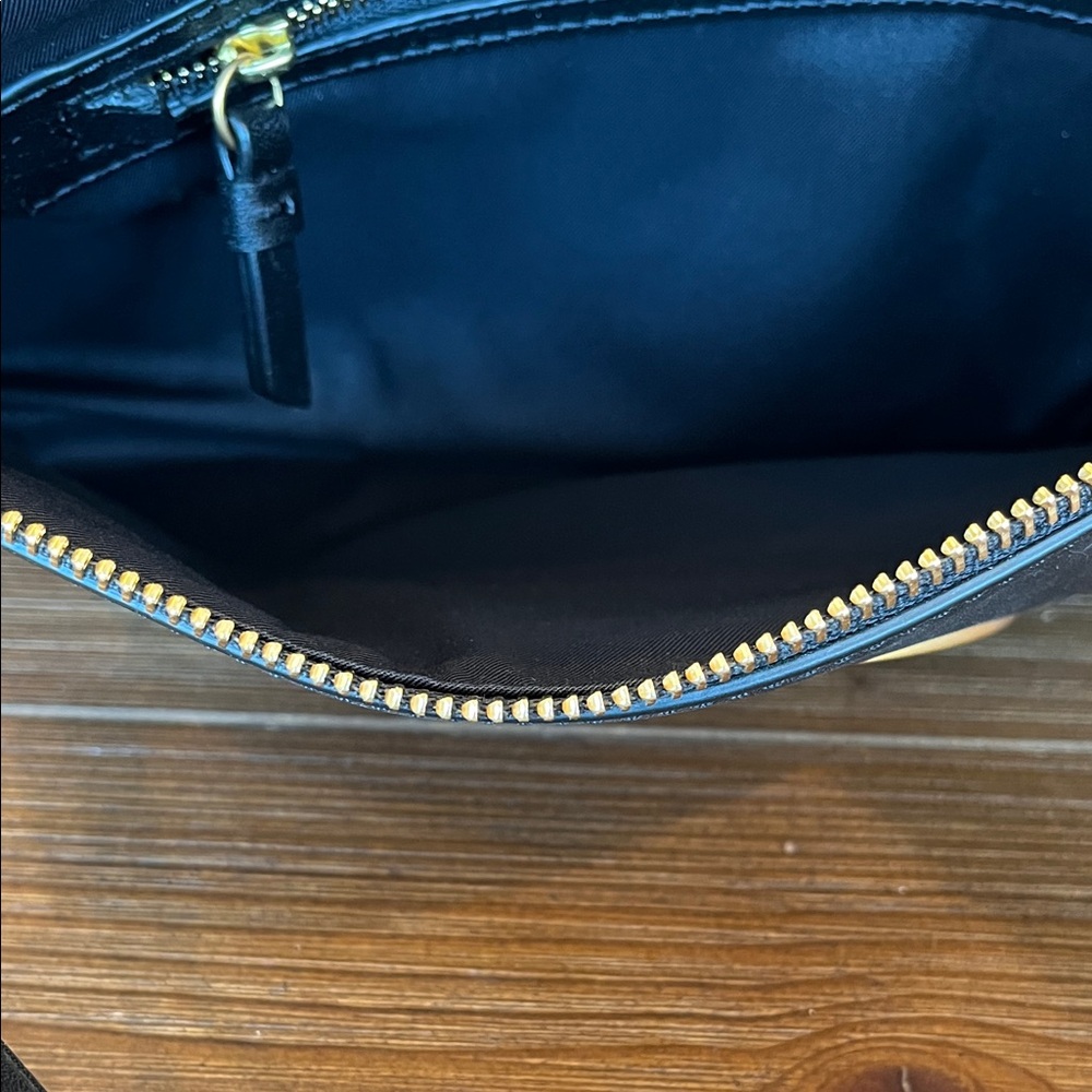 NWT Tory Burch Charlie Clutch Black with large Gold Emblem - Picture 4 of 6